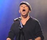Pascal Obispo à l'occasion du concert  Un dimanche pour Haïti , qui s'est déroulé au Bataclan, à Paris, le 24 janvier 2010.