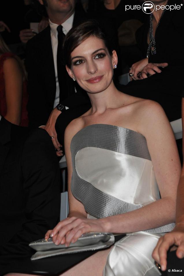 Anne Hathaway au défilé Giorgio Armani Privé, le 25 janvier 2010