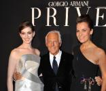 Anne Hathaway, Giorgio et Roberta Armani, au défilé Giorgio Armani Privé, le 25 janvier 2010