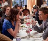 Anne Hathaway et Topher Grace dans Valentine's Day