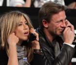 La belle Jennifer Aniston avec Daniel Craig lors du Téléthon organisé par George Clooney, le 22 janvier 2010. 