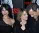 Jodie Foster très complice avec Mel Gibson... face à sa belle Oksana, toute mince après son accouchement !