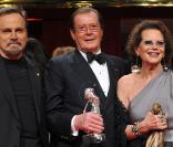 Franco Nero, Roger Moore et Claudia Cardinale lors des DIVA Awards à Munich le 26 janvier 2010