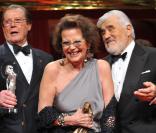 Roger Moore, Claudia Cardinale et Mario Adorf lors des DIVA Awards à Munich le 26 janvier 2010