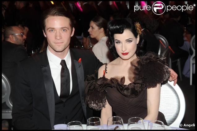 Louis-Marie de Castelbajac et Dita Von Teese lors du Dîner de la mode au pavillon d'Armenonville le 28 janvier 2010
