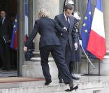 Nicolas Sarkozy accueille Hillary Clinton sur le perron de l'Elysée le 29 janvier 2010