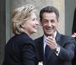 Nicolas Sarkozy accueille Hillary Clinton sur le perron de l'Elysée le 29 janvier 2010