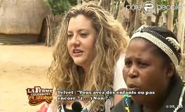Velvet d'Amour, en immersion au sein d'une tribu zoulou, découvre une culture qui lui était totalement étrangère.  