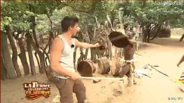 Mickaël Vendetta, en immersion au sein d'une tribu zoulou, a plutôt l'air de prendre cette excursion comme un divertissement que comme une expérience enrichissante. Dommage !
