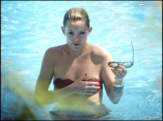 Kate Hudson à la piscine