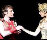 Chris Stills et Sofia Essaïdi en Cléopâtre 