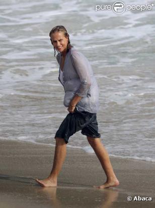 Lauren Hutton en plein shooting pour H&M à St Barthelemy le 2 février