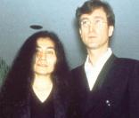 John Lennon :  Yoko Ono veille sur sa mémoire, mais le musée de Saitama ferme ses portes...