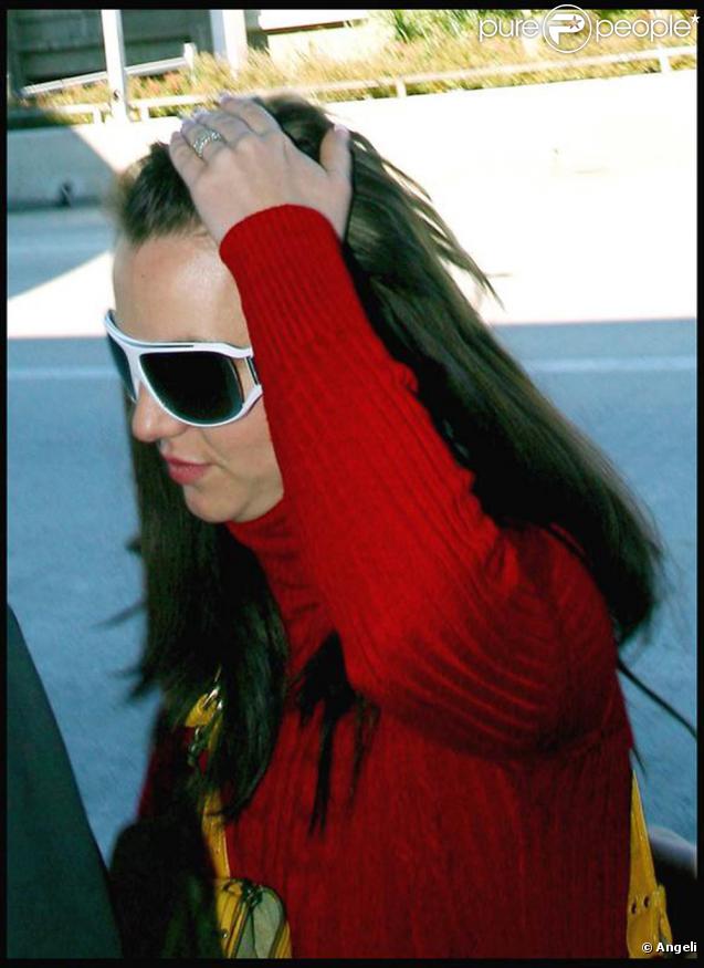 Britney Spears se rend à Miami, le 28 janvier 2010, pour poursuivre l'enregistrement de son 7e album.  