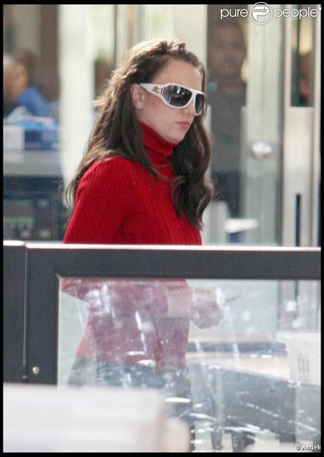 Britney Spears se rend à Miami, le 28 janvier 2010, pour poursuivre l'enregistrement de son 7e album.  