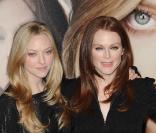 Amanda Seyfried et Julianne Moore, lundi 8 février, à l'hôtel George V, à Paris, venues présenter leur nouveau film  Chloe .