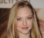 Amanda Seyfried, lundi 8 février, à l'hôtel George V, à Paris, venue présenter son nouveau film  Chloe .