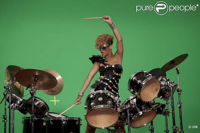 Rihanna pour la promo de son prochain clip Rude Boy