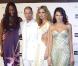 Alexander McQueen entouré de Namo Campbell, Kate Moss et Annabel Nielson 