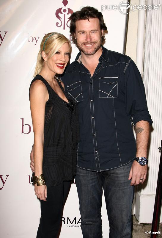 Tori Spelling, plus en forme, et Dean McDermott au 7ème anniversaire de la boutique Belle Gray à Sherman Oaks le 12 février 2010 