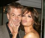 Lisa Rinna, toujours aussi souriante, avec son mari Harry Hamlin au 7ème anniversaire de la boutique Belle Gray à Sherman Oaks le 12 février 2010<br />