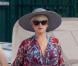 La métamorphose de Kelly Osbourne : A la piscine le 14 décembre 2009 avec son amoureux Luke Worrall, Kelly n'a plus besoin de se cacher, elle est fière de ses nouvelles gambettes !