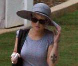 La métamorphose de Kelly Osbourne : Le 12 décembre 2009, la fille d'Ozzy et Sharon Osbourne est trop craquante dans un look parfaitement étudié et très... Hollywoodien !  
