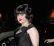 La métamorphose de Kelly Osbourne : En mars 2007, rien ne va plus pour Kelly ! Coupe de cheveux ridicule, maquillage grossier et robe de grand-mère, pas bien dans sa peau Kelly semble ne plus vouloir se regarder dans un miroir !