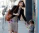 Maggie Gyllenhaal, radieuse et heureuse avec son mari et son adorable petite fille !
