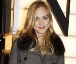 Nora Arnezeder à la première de Nine, à Paris. 18/02/2010