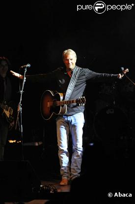 Kevin Costner et Modern West sur scène à Bercelone, le 18 février 2010 !