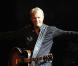 Regardez Kevin Costner réveiller... le crooner qui est en lui !