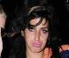 Quand Amy Winehouse fait l'amour à la caméra, toute poitrine dehors ! C'est drôle... mais pas très sexy !