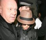Cheryl Cole à son arrivée à Londres le 23/02/10 