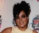 NME Awards : Lily Allen jolie et pétillante... sous les yeux d'une Kesha très voyante !