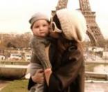 Nicole Richie et son fils Sparrow à Paris sur la place du Trocadéro