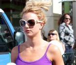  Britney Spears, fidèle au Starbucks (28 février 2010, Californie) 
 &nbsp; 