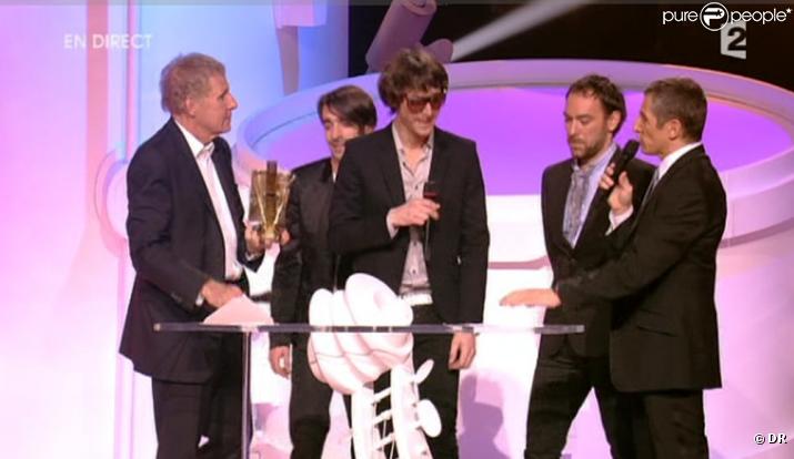 Le groupe Pony Pony Run Run est célébré. Grande surprise : ils remportent la Victoire de l'Artiste ou groupe révélation du public... face à La Fouine, Grégoire et Coeur de Pirate !