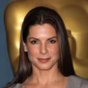 Regardez Sandra Bullock recevoir avec honneur... le Razzi de la pire actrice !