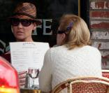 Katherine Heigl va déjeuner avec sa mère au restaurant (5 mars à Los Feliz)