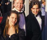 Jon Voight, son fils James et Angelina sur le tapis rouge des Oscars, en 1988 ! 
