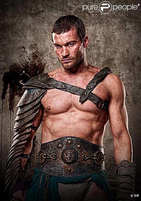 Andy Whitfield dans la série Spartacus : Blood ans Sand 