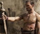 Andy Whitfield dans la série Spartacus : Blood ans Sand