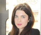 Cécile Cassel présente le 49e gala de l'Union des artistes à la presse, à Paris, le 11 mars 2010 !