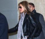 Jennifer Aniston en arrivant à l'aéroport de JFK à New York, le 12 mars 2010