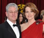 Sigourney Weaver et son époux Jim Simpson, à la cérémonie des Oscars, le 7 mars 2010 ! 