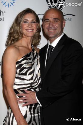 Le 12 mars 2010, l'événement Hit for Haïti au profit des populations haïtiennes, à Indian Wells, a pu compter sur Steffi Graf et Andre Agassi