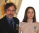 Tim Burton et Marion Cotillard, décorés par le ministre de la Culture Frédéric Mitterrand le 15 mars 2010 à Paris