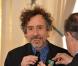 Tim Burton décoré par le ministre de la Culture Frédéric Mitterrand le 15 mars 2010 à Paris