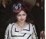 Helena Bonham Carter assiste à la remise d'insigne de Tim Burton à Paris le 15 mars 2010 au ministère de la Culture